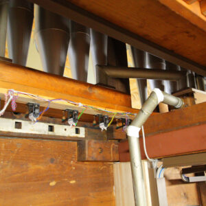 Die Elektrik ist komplett neu. Die meisten Kabel befinden sich in Kabelschächten und die eingebauten Relais funktionieren zuverlässig.