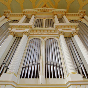 Nach der Restaurierung des Orgelgehäuses erstrahlt das Instrument auch von außen in vollem Glanz.